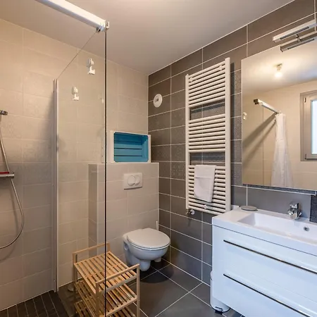 Apartment : Moderne 4 Pers, Proche Gare Et Pistes, Avec Wifi Et Parking - Fr-1-343-255